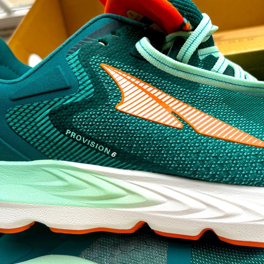 Altra Provision 6 size 9 D